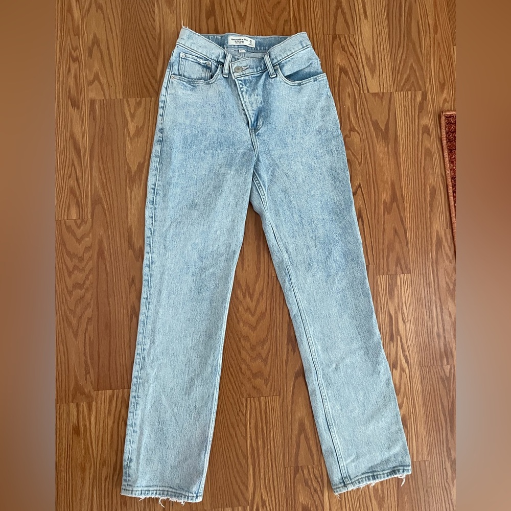Abercrombie asymmetrical 90’s straight ultra high rise size 25